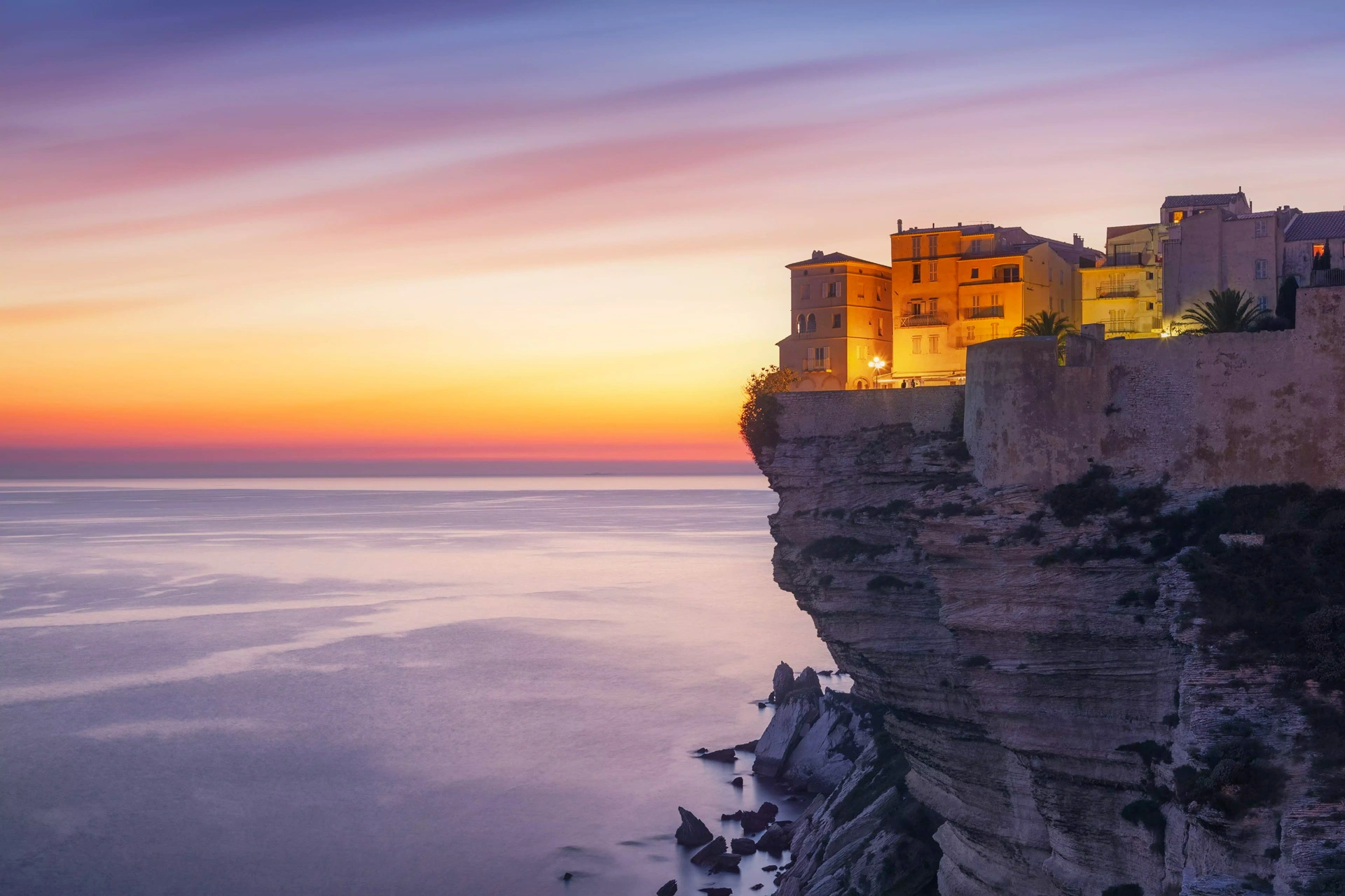 Une villa sur une falaise